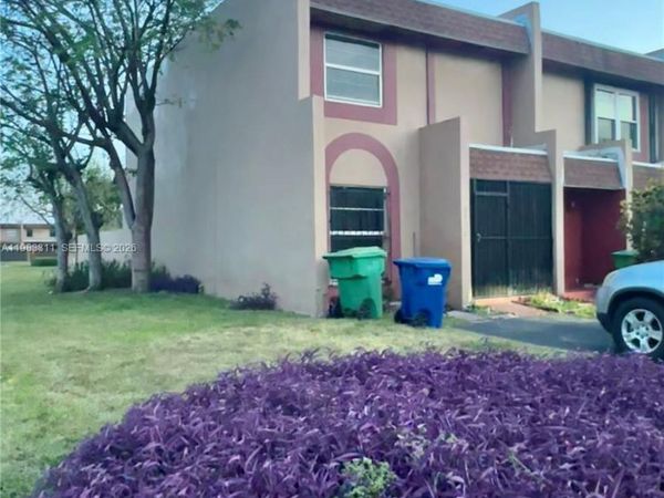 2754 NW 196th St, Miami Gardens, FL 33056