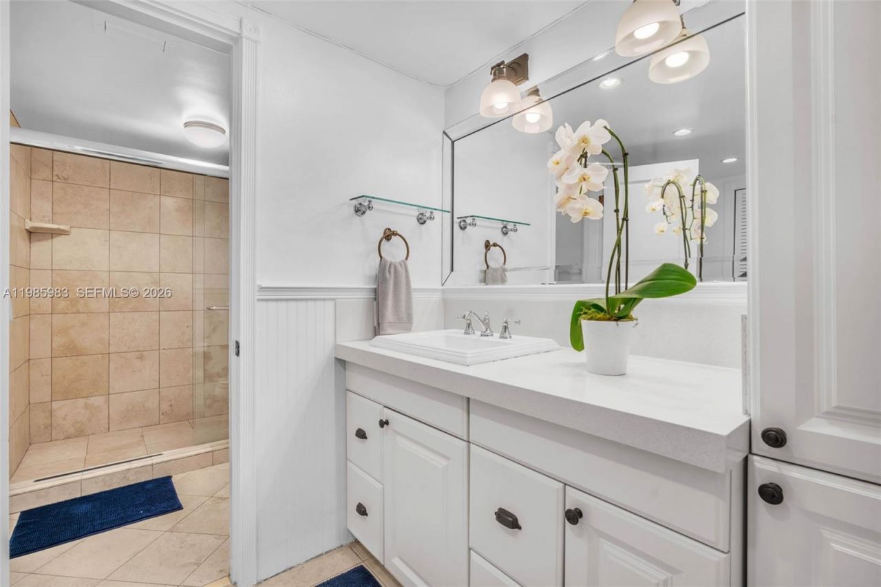 611 Ocean Dr , Unit 3E, Key Biscayne, FL 33149 Photo