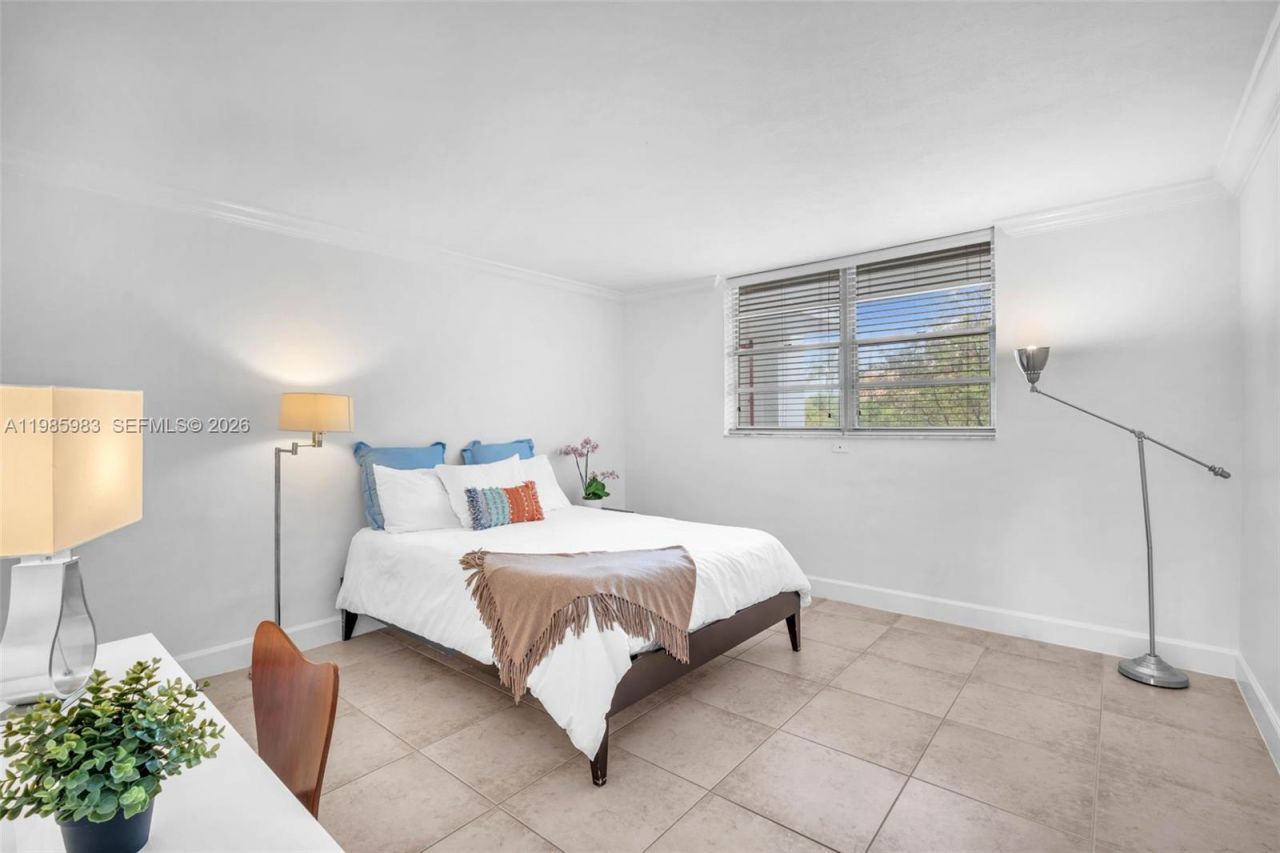 611 Ocean Dr , Unit 3E, Key Biscayne, FL 33149 Photo