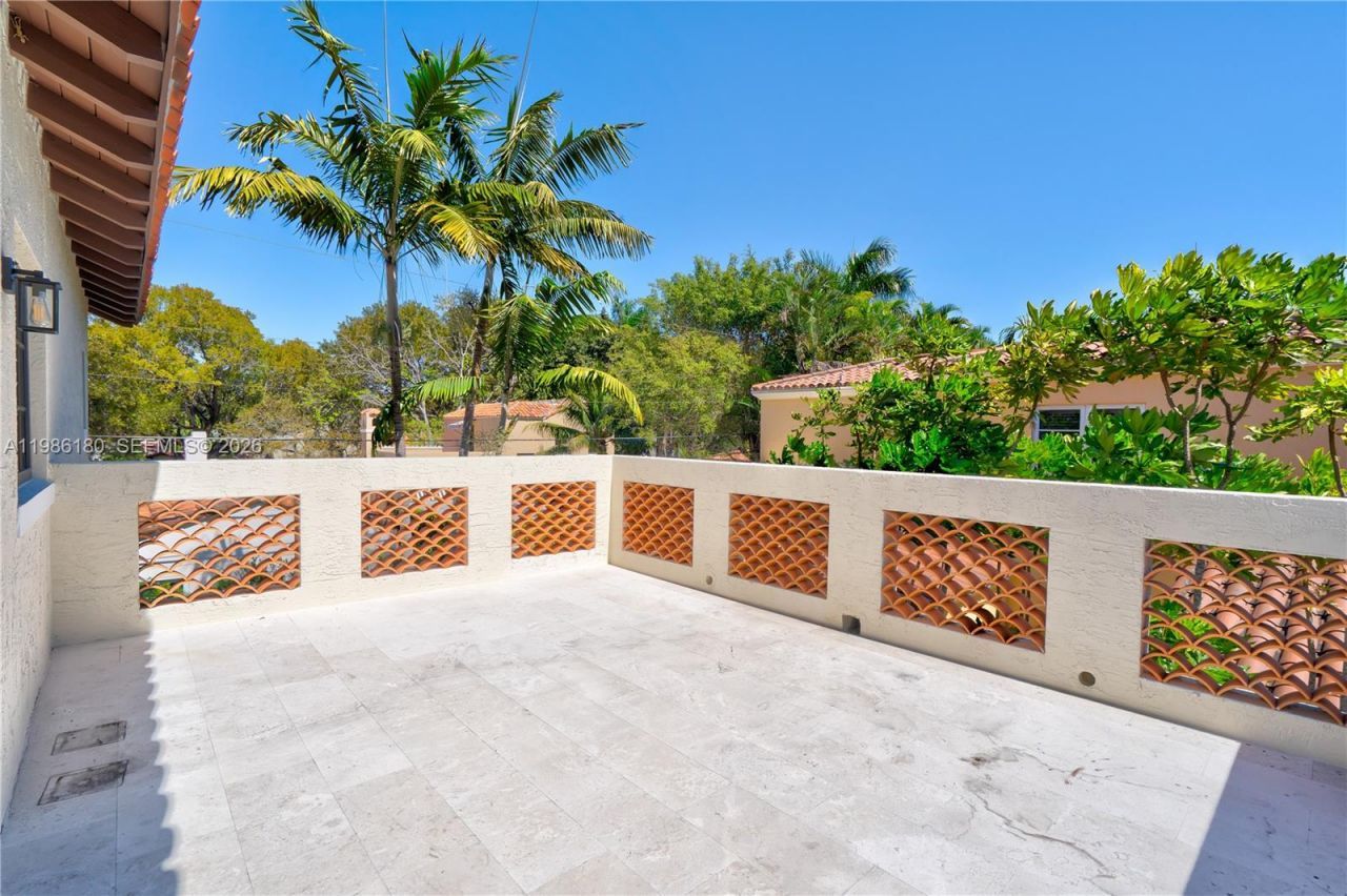 519 Alhambra Cir, Coral Gables, FL 33134 Photo