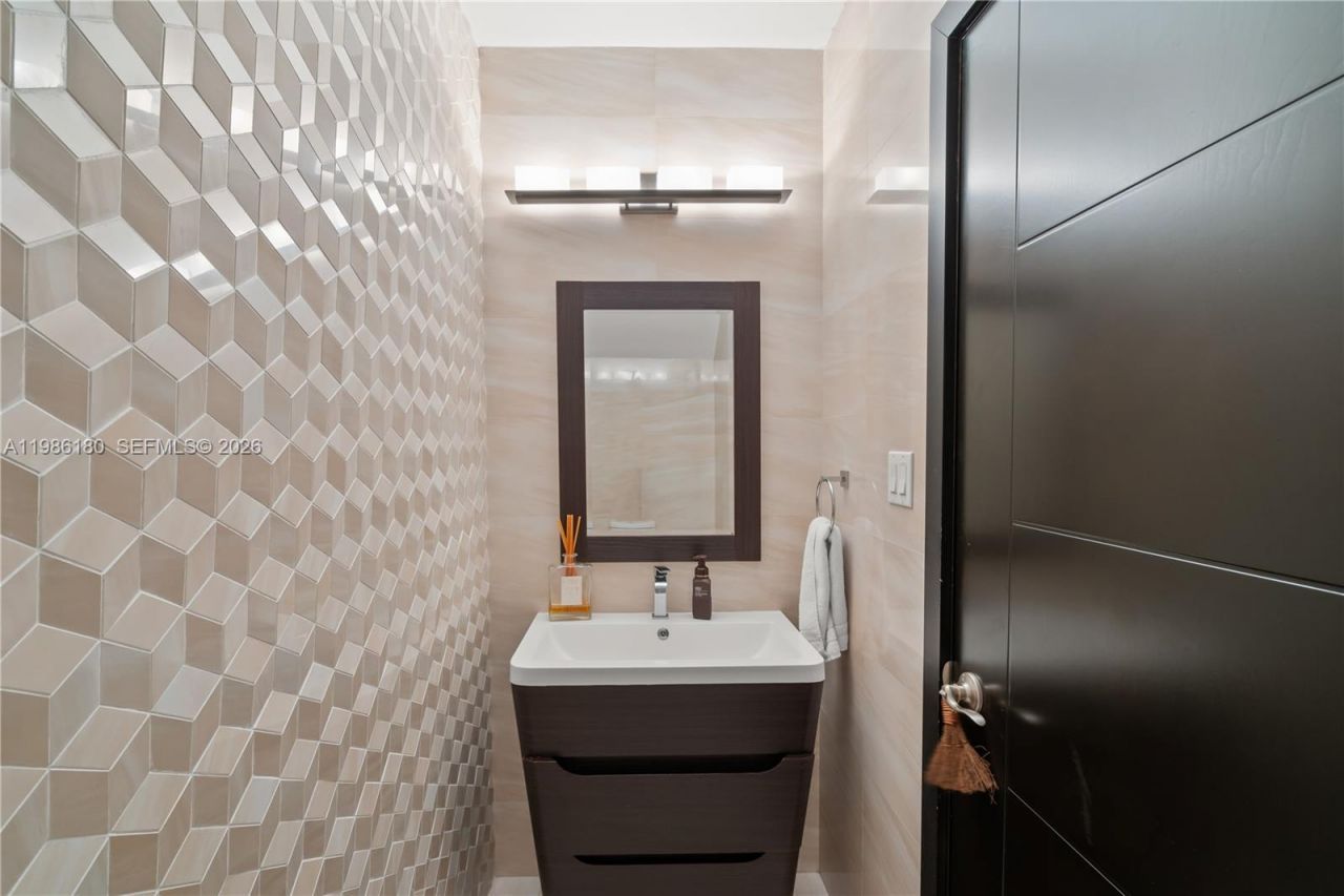 519 Alhambra Cir, Coral Gables, FL 33134 Photo