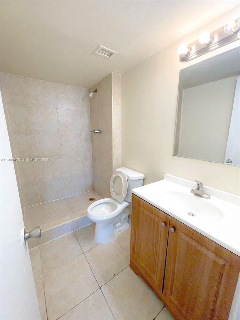 484 NW 165th St Rd, Unit A-412, Miami, FL 33169 Photo