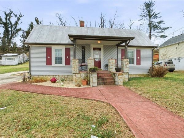 964 Hill AVE , Salem, VA 24153