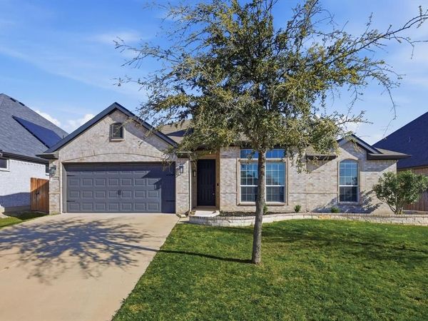 364 Sugar Creek Lane, Saginaw, TX 76131