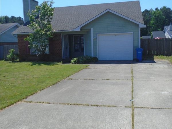 5595 Quietwood Place, Fayetteville, NC 28304