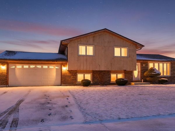 16942 89th Avenue, Orland Hills, IL 60487