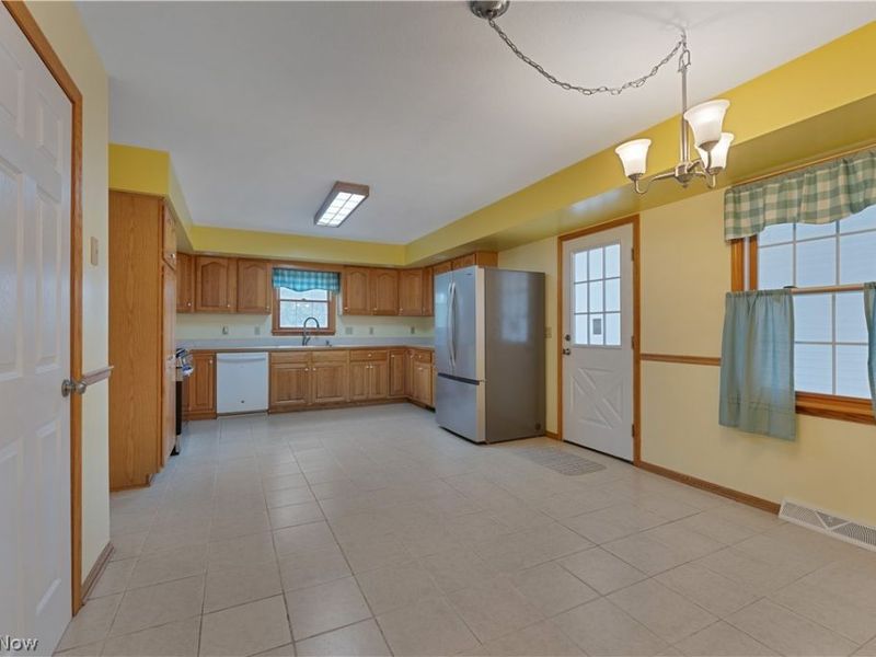 264 W Main Street, Canfield, OH 44406 Photo 10