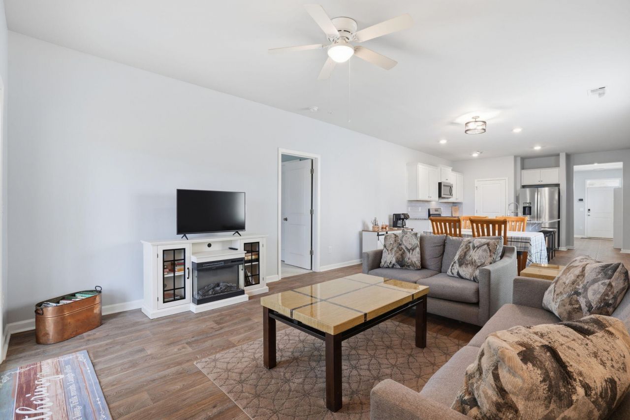 665 Silver Spruce Street Photo 14