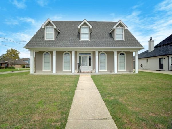 701 CAZALARD Street , Belle Chasse, LA 70037