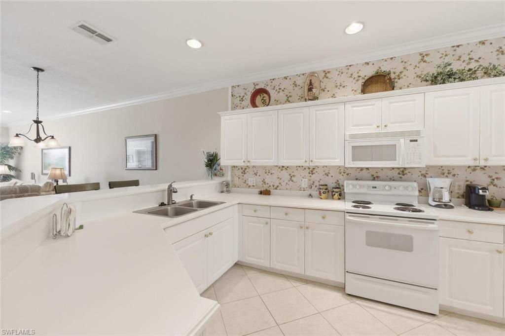 4834 Hampshire Ct, Unit 206, Naples, FL 34112 Photo