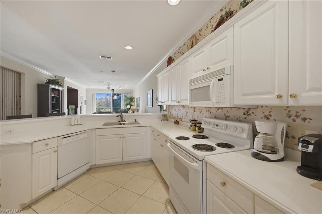 4834 Hampshire Ct, Unit 206, Naples, FL 34112 Photo