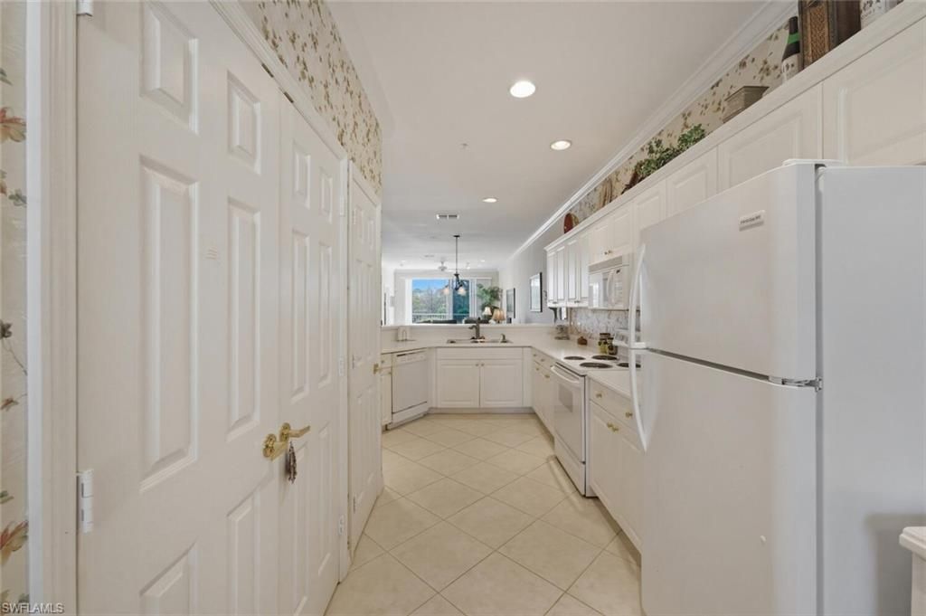 4834 Hampshire Ct, Unit 206, Naples, FL 34112 Photo