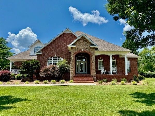 323 Ridgecrest Dr , Winchester, TN 37398
