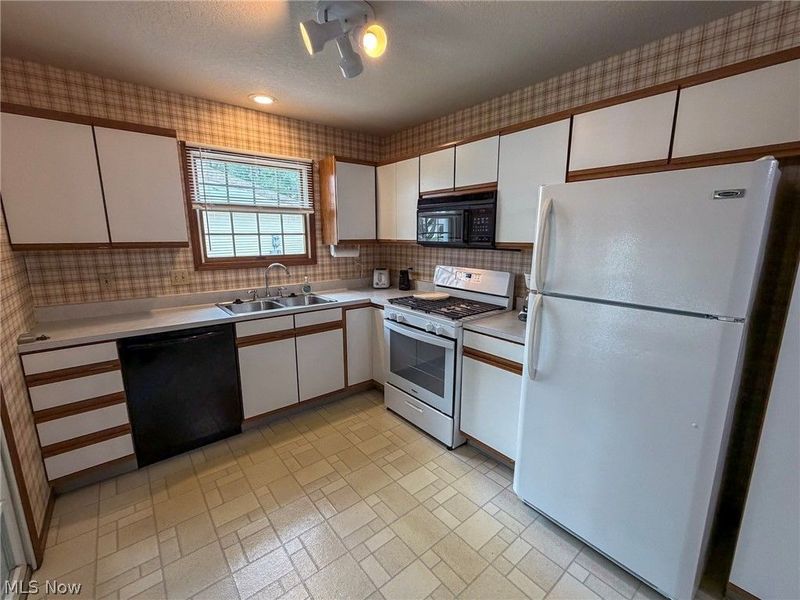 8208 Maramont Drive, Youngstown, OH 44512 Photo 10