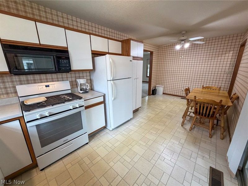 8208 Maramont Drive, Youngstown, OH 44512 Photo 11