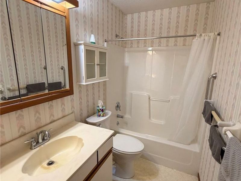 8208 Maramont Drive, Youngstown, OH 44512 Photo 12