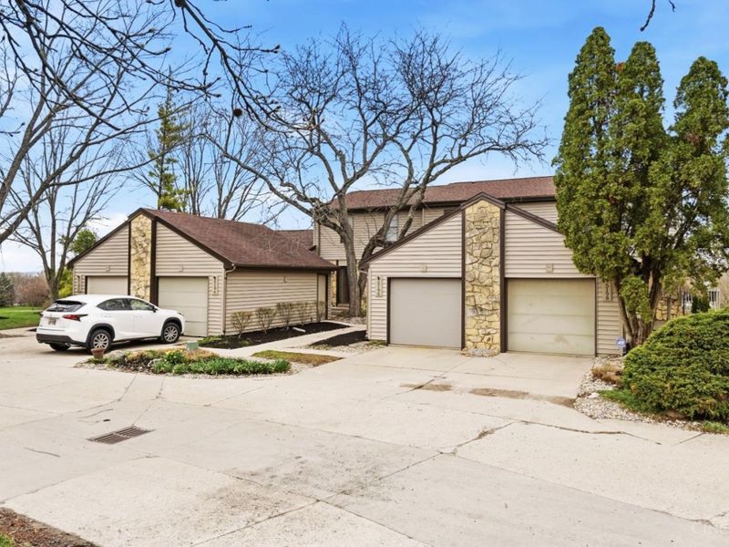 5196 Putters Circle, West Chester, OH 45069 Photo 2