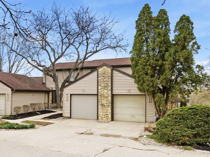 5196 Putters Circle, West Chester, OH 45069 Photo 2