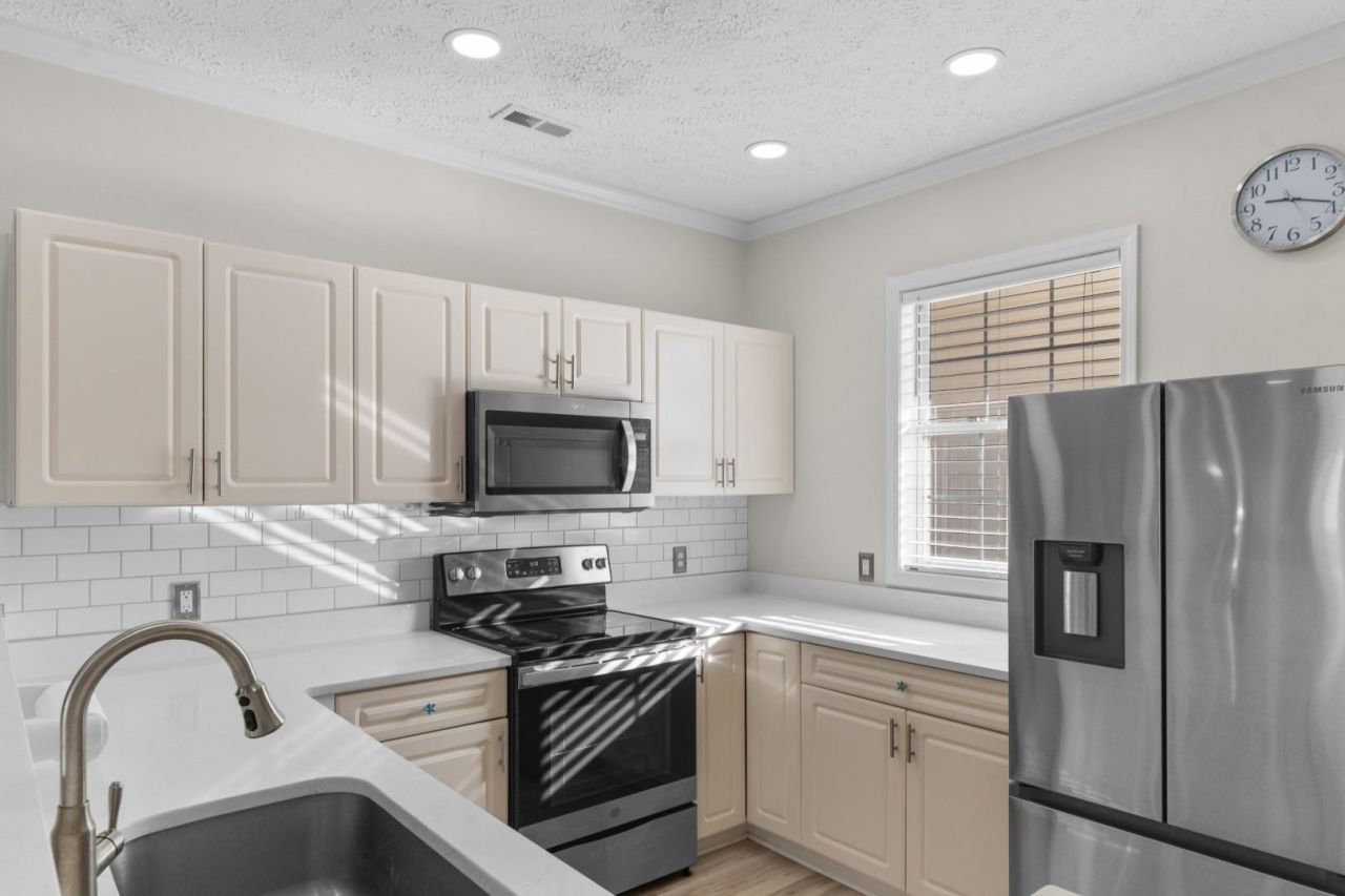 901 West Port Dr. Photo 4