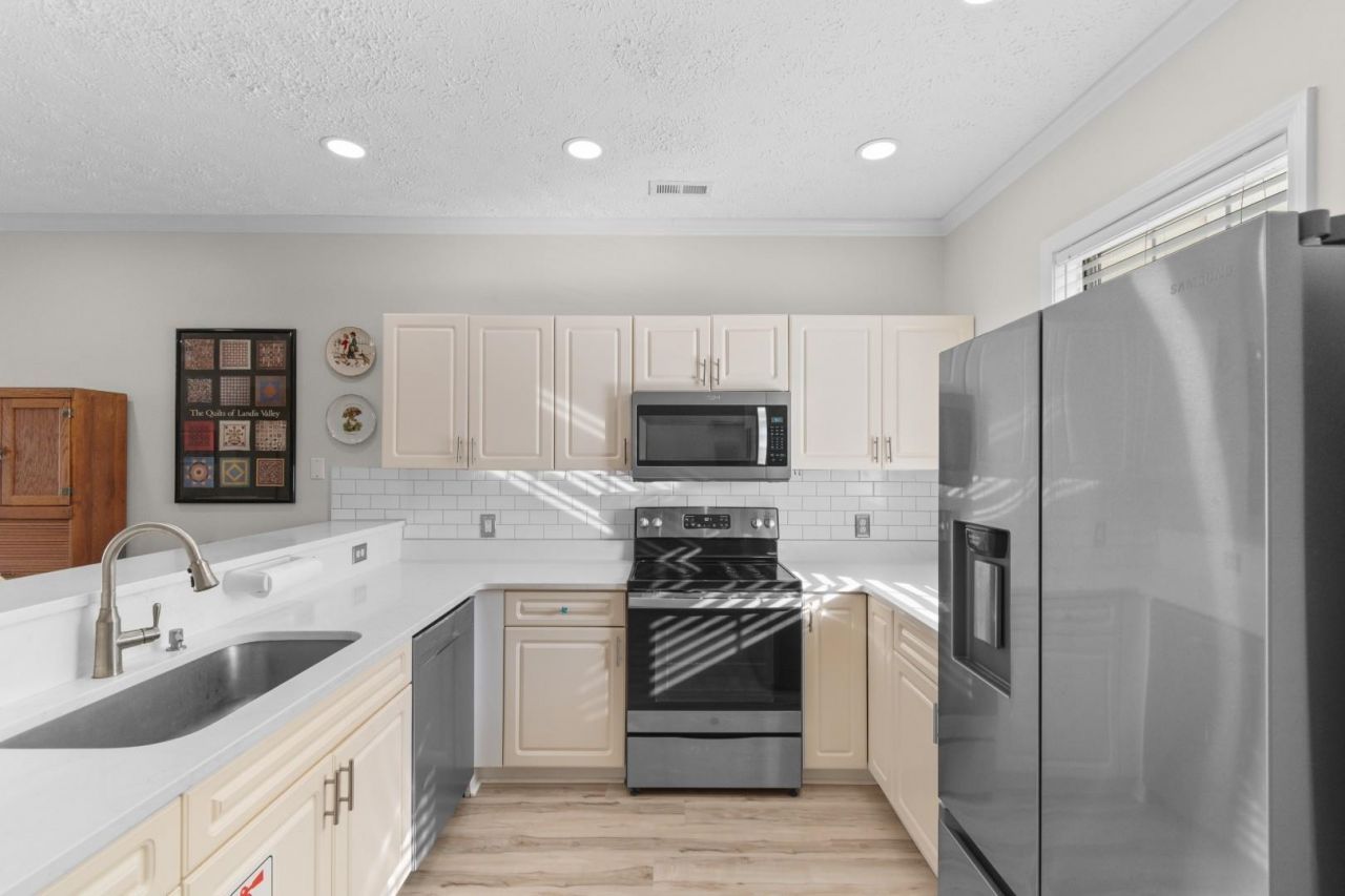 901 West Port Dr. Photo 5