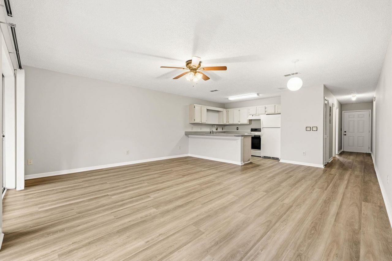 1129 White Tree Ln.  Photo 4