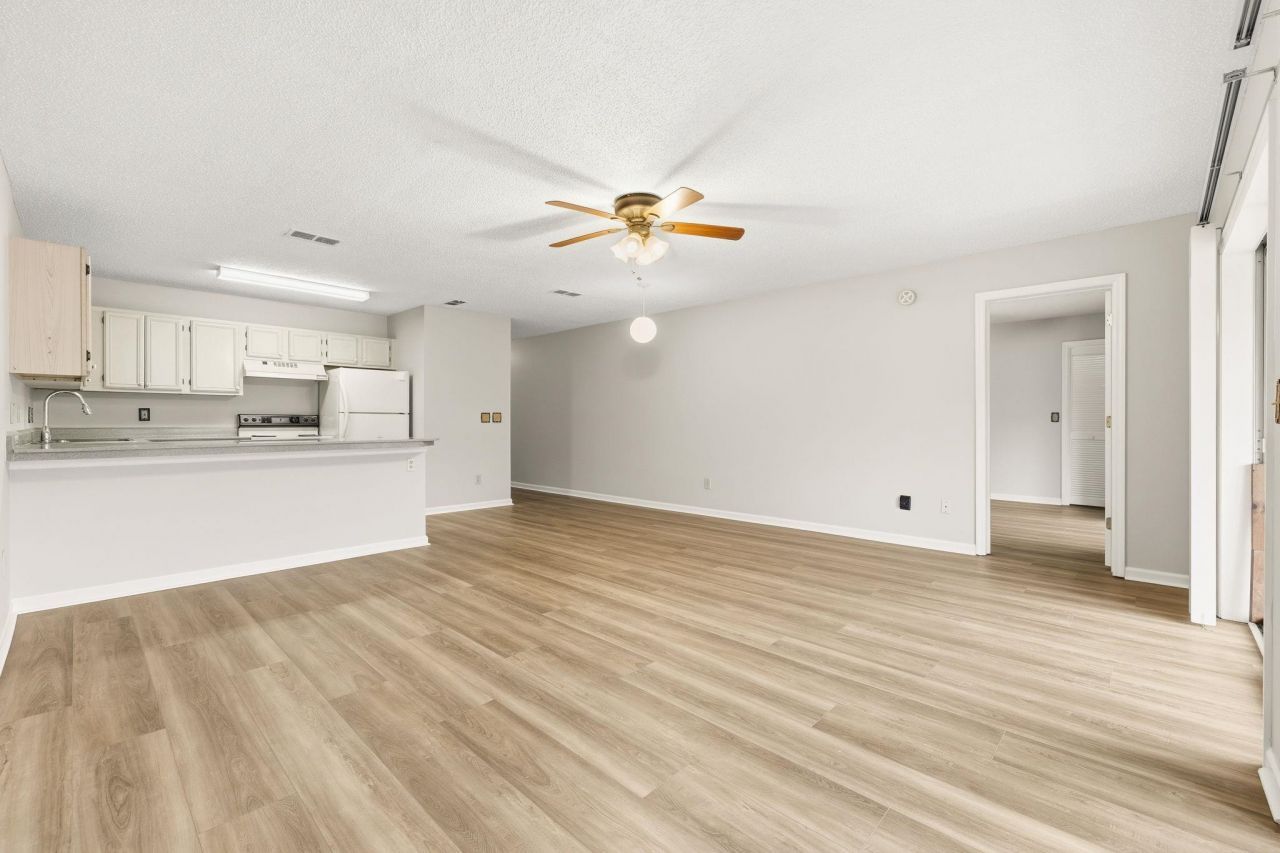 1129 White Tree Ln.  Photo 5