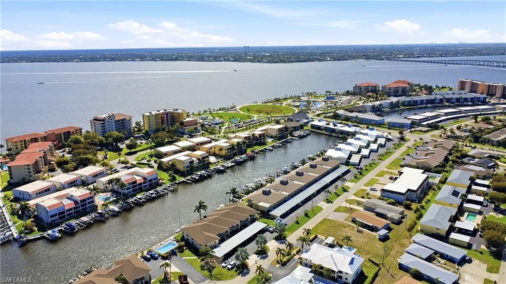 4005 SE 19th Pl, Unit 8, Cape Coral, FL 33904 Photo