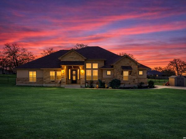 380 Abrego Lake, Floresville, TX 78114