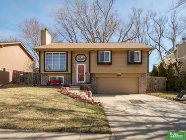 8849 N 81 Avenue, Omaha, NE 68122