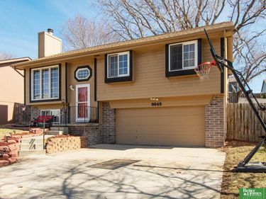 8849 N 81 Avenue, Omaha, NE 68122