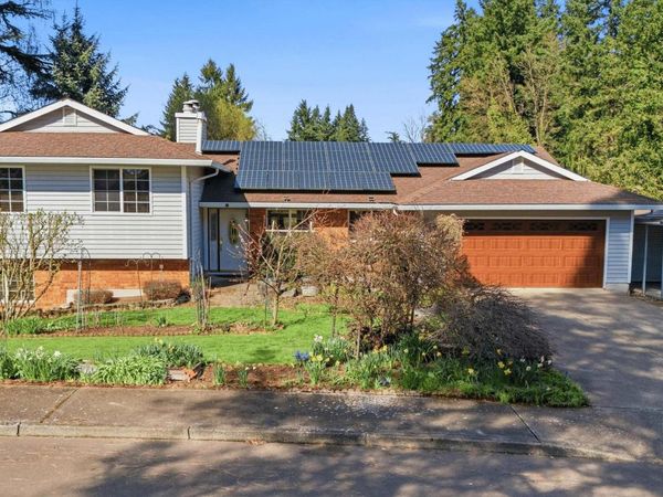 2055 SE Oak Crest Dr, Hillsboro, OR 97123