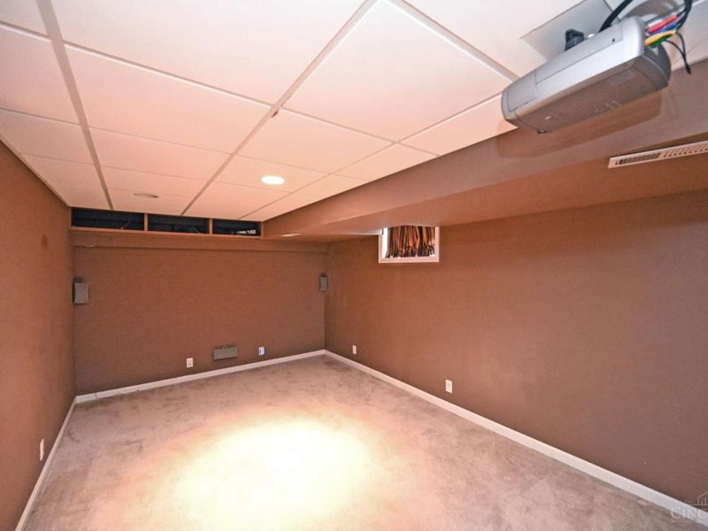 5587 Vogel Road, Cincinnati, OH 45239 Photo 32