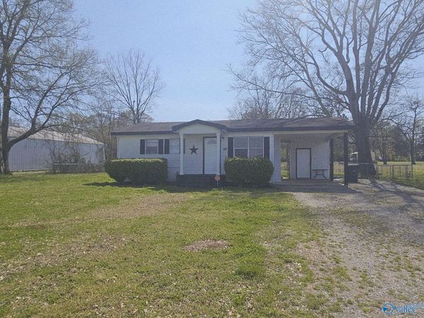 48 Oakdale Avenue, Hillsboro, AL 35650