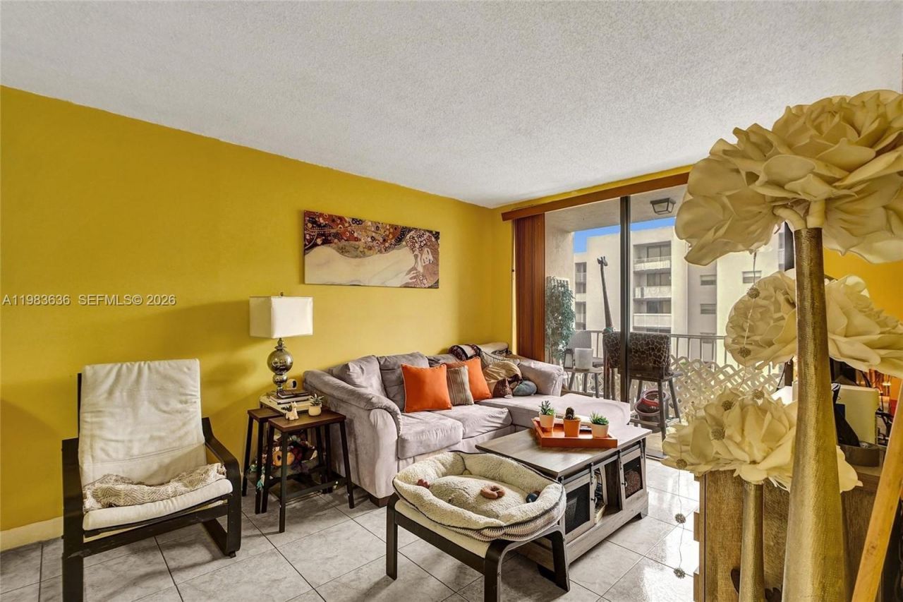 8145 NW 7th St , Unit 315, Miami, FL 33126 Photo