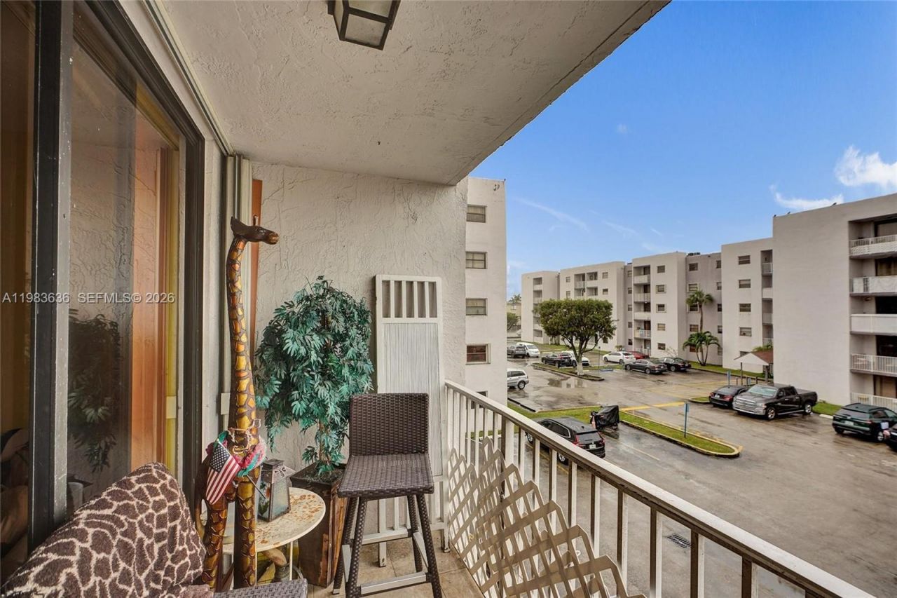 8145 NW 7th St , Unit 315, Miami, FL 33126 Photo