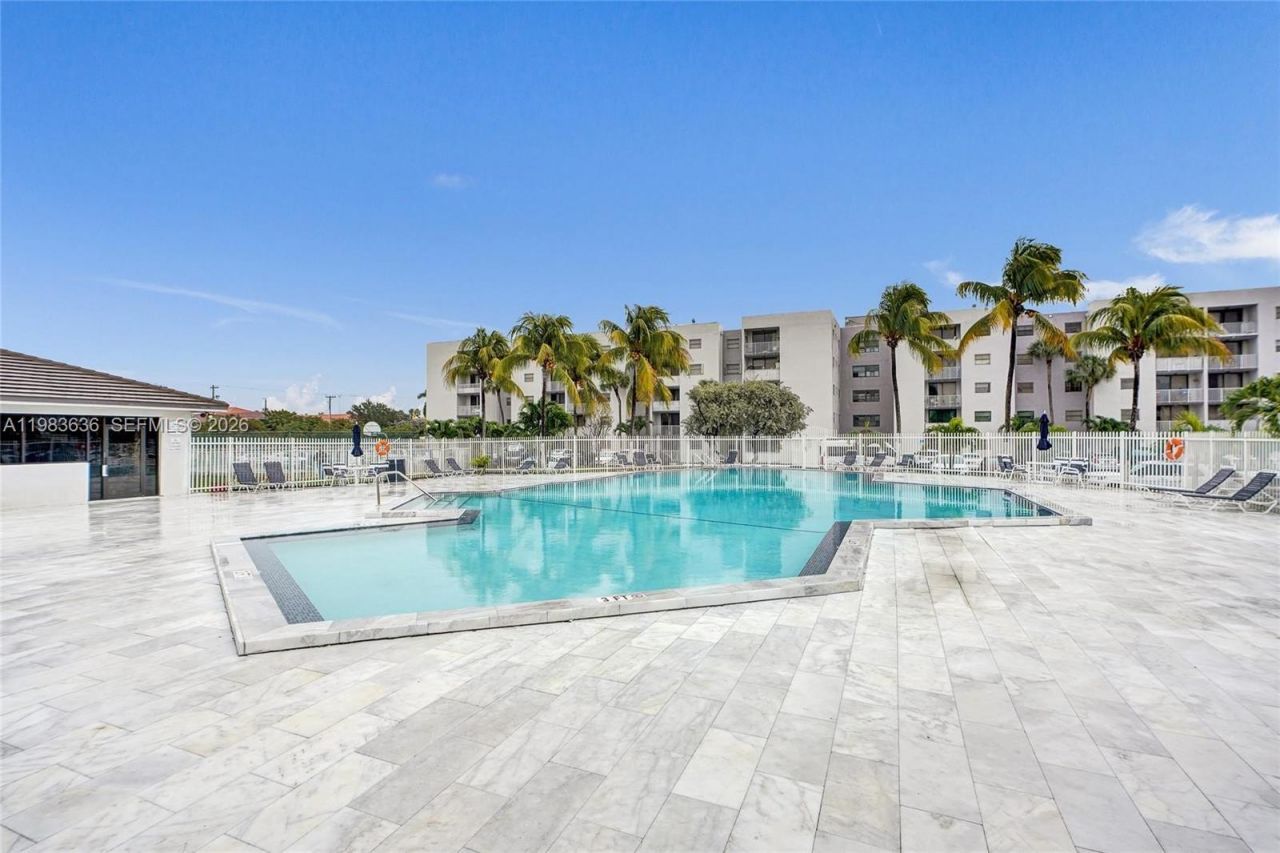 8145 NW 7th St , Unit 315, Miami, FL 33126 Photo