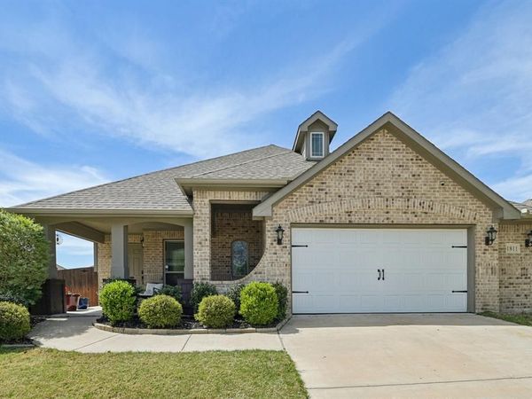 1811 Sunflower Drive, Glenn Heights, TX 75154