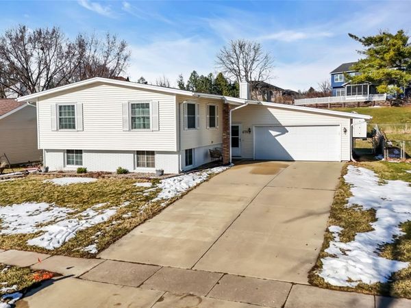 6711 Brentwood Drive NE, Cedar Rapids, IA 52402