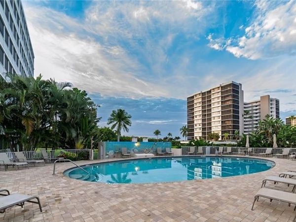 5 Bluebill AVE , Unit 305/405, NAPLES, FL 34108