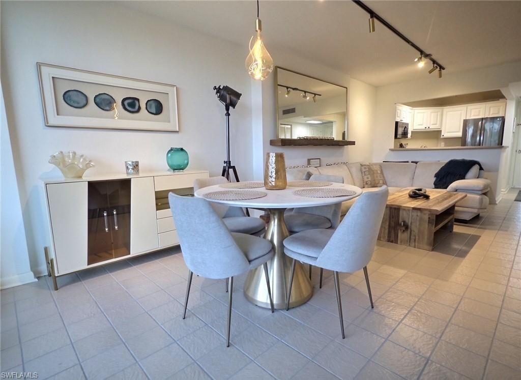 5 Bluebill Ave, Unit 305/405, Naples, FL 34108 Photo