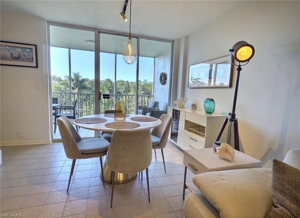 5 Bluebill Ave, Unit 305/405, Naples, FL 34108 Photo