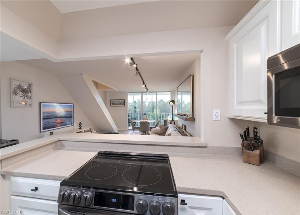 5 Bluebill Ave, Unit 305/405, Naples, FL 34108 Photo