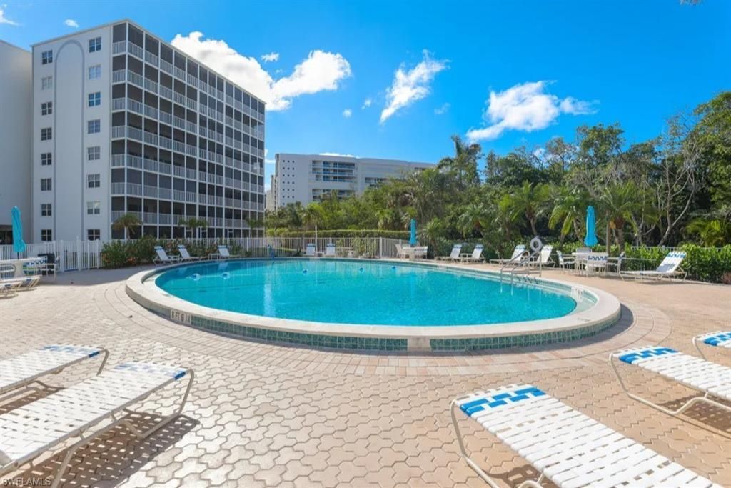 5 Bluebill Ave, Unit 305/405, Naples, FL 34108 Photo