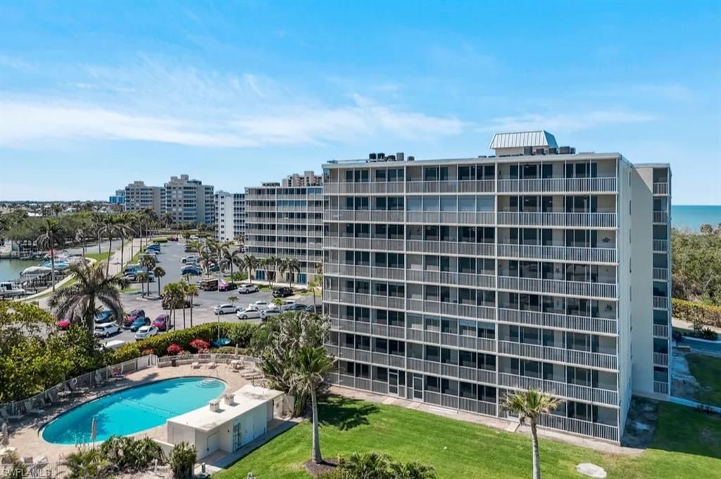 5 Bluebill Ave, Unit 305/405, Naples, FL 34108 Photo