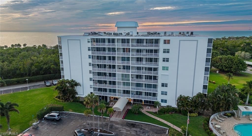 5 Bluebill Ave, Unit 305/405, Naples, FL 34108 Photo