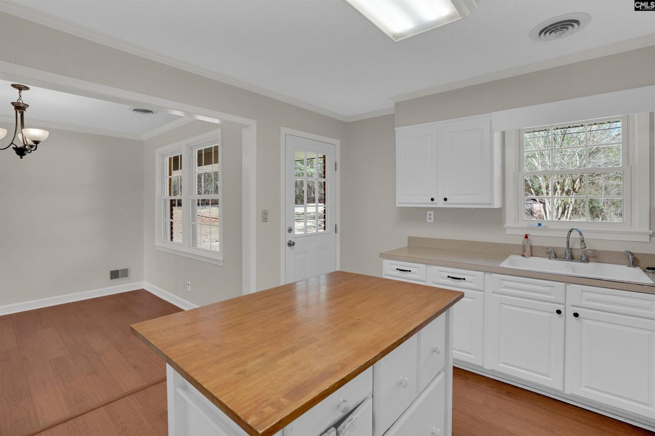 632 Harmon Road  Photo 14