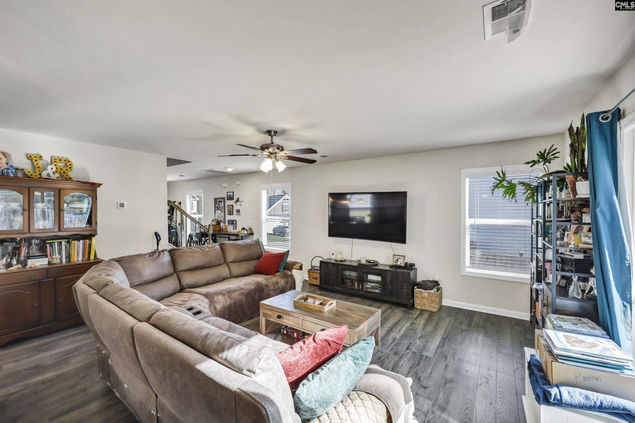 250 Turnfield Drive  Photo 12