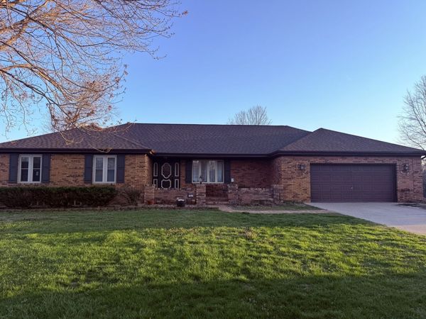 1815 Paula Lane , Marion, IL 62959