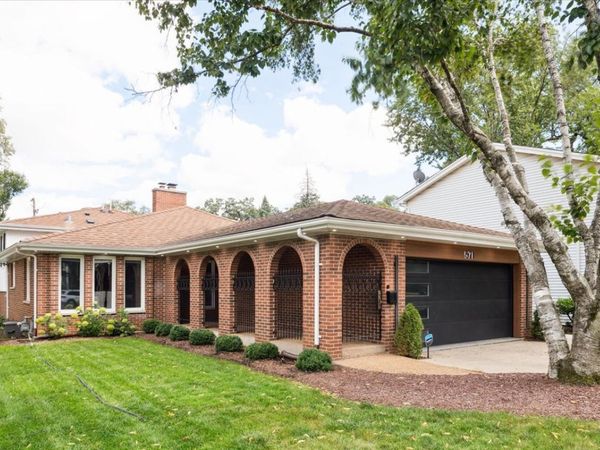 571 Byrd Road , Riverside, IL 60546