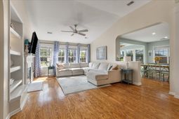 525 Pointe Of Oaks Road photo 4